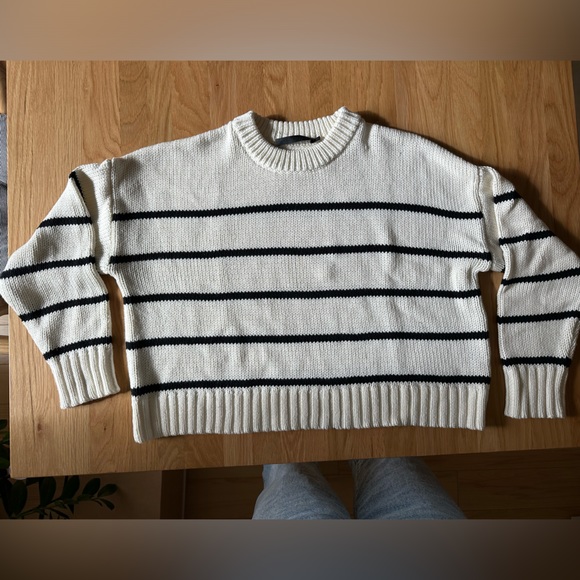 Jenni Kayne Chloe Sweater size small - Picture 3 of 5